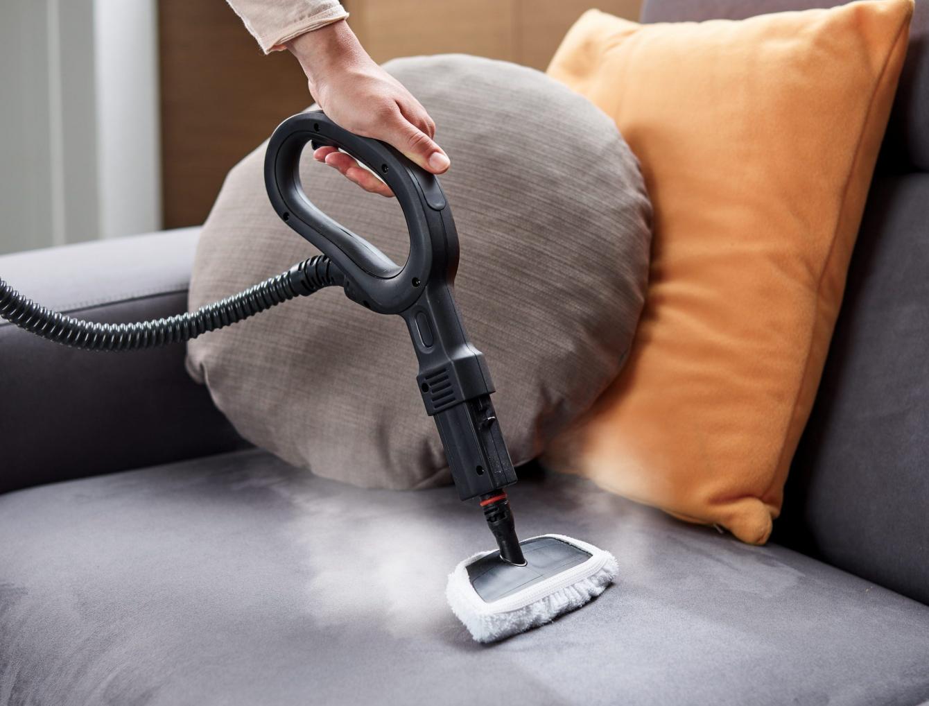 Cómo limpiar un sofá de tela con Polti Vaporetto