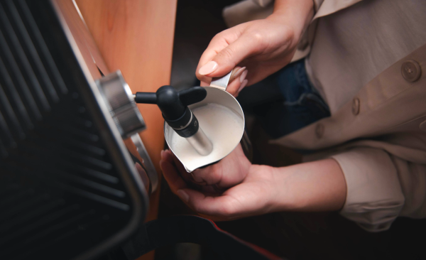 Cómo preparar un café macchiato en casa: guía para un resultado perfecto