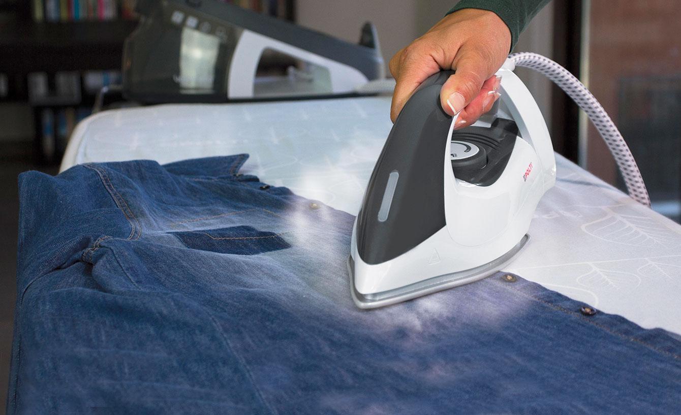 Stirare a vapore: 7 consigli per ottenere una stiratura perfetta