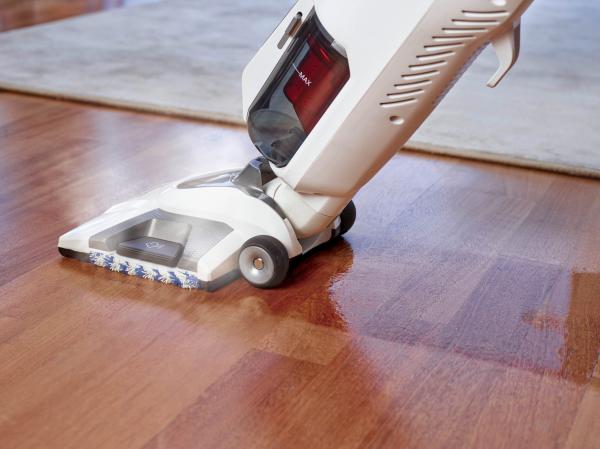 Cómo limpiar las juntas del suelo: reemplaza productos químicos por el vapor de Polti