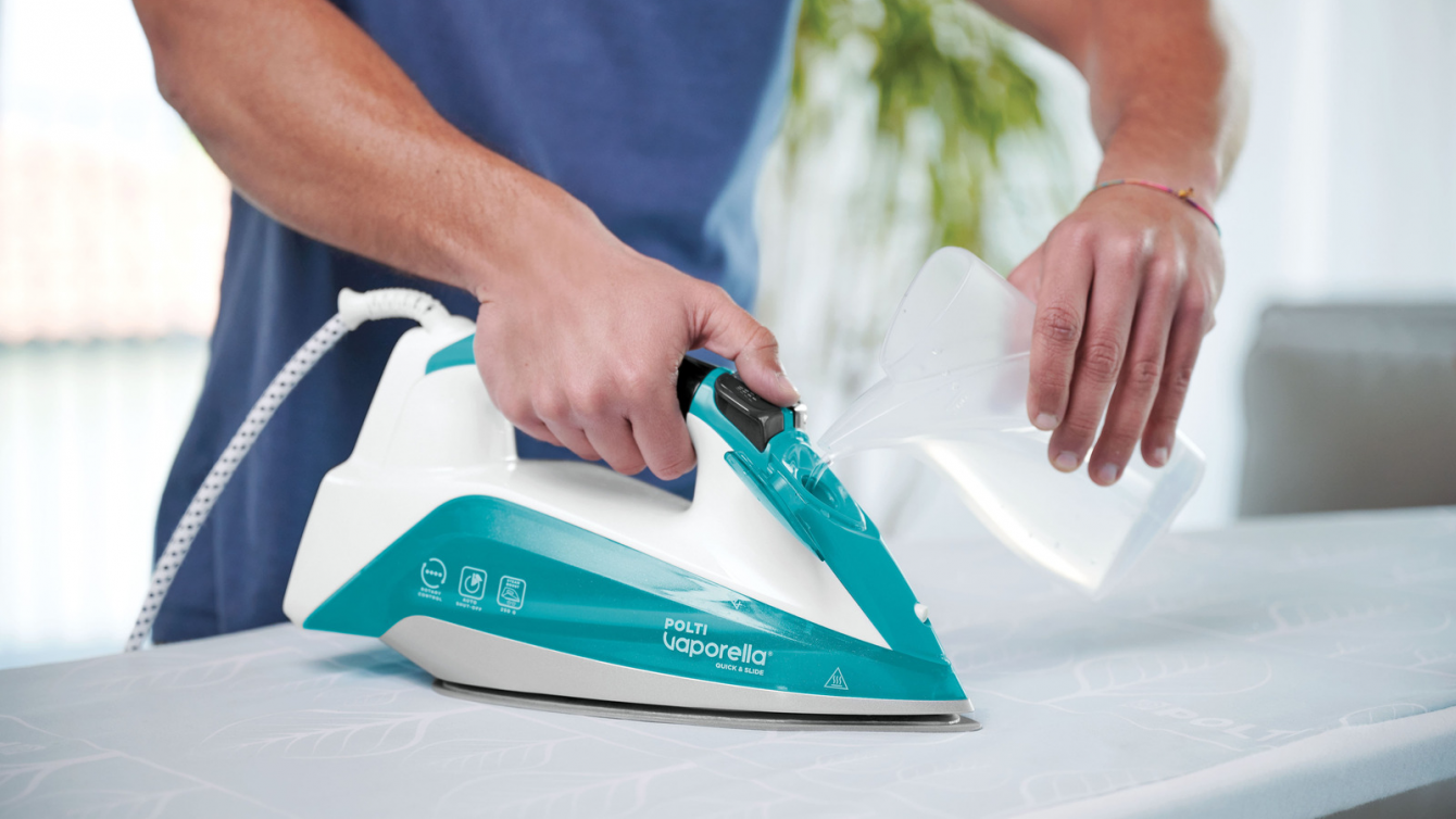 Cómo limpiar la plancha para evitar manchas en la ropa