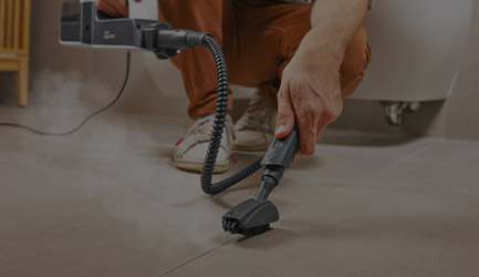 Polti Vaporetto Style limpiando juntas