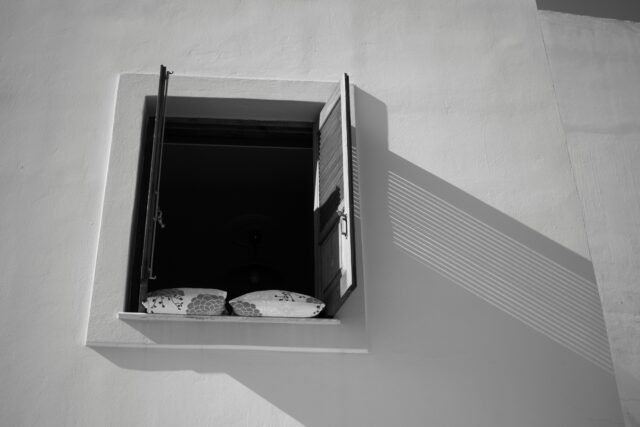 ventana abierta: cómo ventilar la casa
