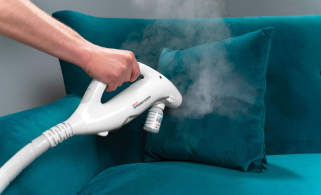 Producto POLTI eliminando chinches del sofa